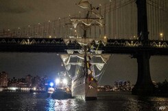 Mexican Navy Ship Hits New York's Brooklyn Bridge, 2 Dead Mexican Navy Ship Hits New York's Brooklyn Bridge, 2 Dead