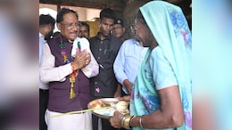 Sushasan Tihar: जब अचानक गांव पहुंच गए CM साय, पीपल के नीचे बैठकर सुनी समस्याएं