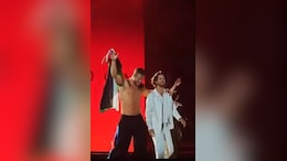 Imagine Dragons Frontman Dan Reynolds Waves Palestinian Flag During Milan Concert After Controversial Tel Aviv Show