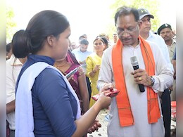 MP-छत्तीसगढ़ के बॉर्डर पर उतरा CM साय का हेलीकॉप्टर, बैगा समुदाय की टॉपर बिटिया से मुलाकात कर बढ़ाया हौसला MP-छत्तीसगढ़ के बॉर्डर पर उतरा CM साय का हेलीकॉप्टर, बैगा समुदाय की टॉपर बिटिया से मुलाकात कर बढ़ाया हौसला