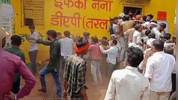 Dispute : टूटा किसानों का सब्र तो चलने लगे&nbsp;लात-घूंसे, ये निकली विवाद की वजह; कब खत्म होगी DAP की लाइन?