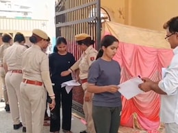 NEET-UG परीक्षा में OMR शीट को लेकर हुई बड़ी चूक, ड्यूटी पर तैनात दो एग्जामिनर निलंबित NEET-UG परीक्षा में OMR शीट को लेकर हुई बड़ी चूक, ड्यूटी पर तैनात दो एग्जामिनर निलंबित