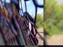 Women Hang Onto Moving Train After 40-Minute Delay Of Kalyan Ladies Special, Railways Reacts Women Hang Onto Moving Train After 40-Minute Delay Of Kalyan Ladies Special, Railways Reacts