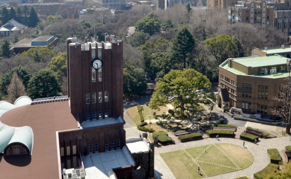 Япония Японското правителство поиска от местните университети да обмислят приемането