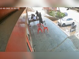 Accident Video: ट्रक को चालू छोड़ ड्राइवर चला गया गुटखा लाने, बड़ी दुर्घटना टली, सीसीटीवी में कैद हुआ हादसा