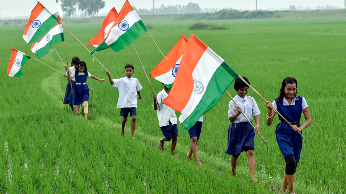 सरकारी स्कूलों को पछाड़ने की साज़िश