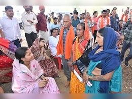 ग्रामीणों की समस्या सुनने पत्थरों पर बैठ गईं मंत्री, शिकायत पर अफसर-कर्मियों की जमकर लगाई क्लास   ग्रामीणों की समस्या सुनने पत्थरों पर बैठ गईं मंत्री, शिकायत पर अफसर-कर्मियों की जमकर लगाई क्लास