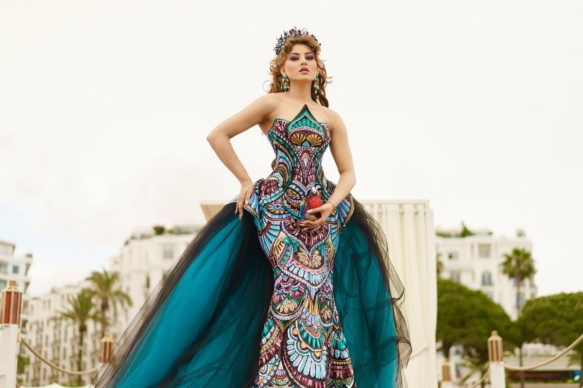 Urvashi Rautela Faces Backlash As She Blocks Stairway For Photo Op At Cannes