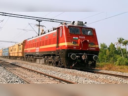 ट्रेन जब तक गुजर न गई 4 बच्चों को बांहों में दबाए रहा निर्दयी बाप, कंपा रही फरीदाबाद की यह घटना
