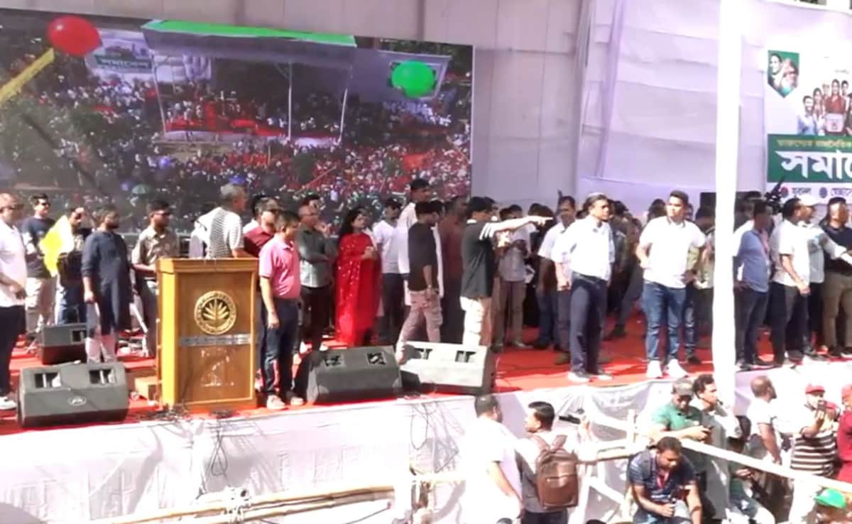 Масивен политически митинг започнал в Дака днес следобед от три