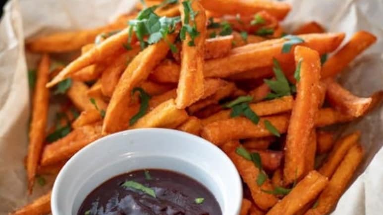 आज क्या बनाऊं: फ्राइज खाने के हैं शौकीन तो एक बार जरूर ट्राई करें स्वाद और सेहत से भरपूर Sweet Potato Fries, नोट करें रेसिपी