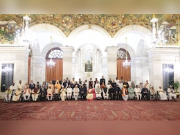 राष्ट्रपति ने पूर्व चीफ जस्टिस खेहर, नृत्यांगना शोभना समेत 68 हस्तियों को पद्म सम्मान से नवाजा राष्ट्रपति ने पूर्व चीफ जस्टिस खेहर, नृत्यांगना शोभना समेत 68 हस्तियों को पद्म सम्मान से नवाजा