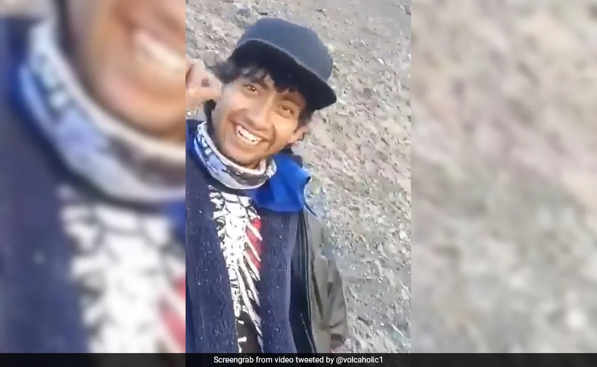 Бързо вземете Резюме е генериран от AI прегледано Newsroom Три