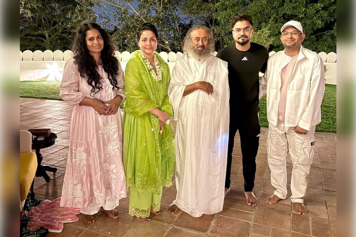 Hina Khan And Boyfriend Rocky Jaiswal Visit Sri Sri Ravi Shankars Ashram; Share Pics