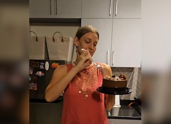 Viral Now: American Woman In Bengaluru Applauds Late-Night Deliveries In India, Gets Foodies Talking Viral Now: American Woman In Bengaluru Applauds Late-Night Deliveries In India, Gets Foodies Talking