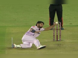 GT vs LSG: 'ओह माई गॉड', एक नहीं बल्कि दो बार गेंदबाजी के दौरान फिसला अरशद खान का पैर, वीडियो वायरल GT vs LSG: 'ओह माई गॉड', एक नहीं बल्कि दो बार गेंदबाजी के दौरान फिसला अरशद खान का पैर, वीडियो वायरल