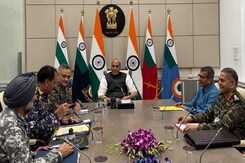 Defence Minister Rajnath Singh Meets CDS, 3 Service Chiefs Hours After Escalation By Pak Defence Minister Rajnath Singh Meets CDS, 3 Service Chiefs Hours After Escalation By Pak