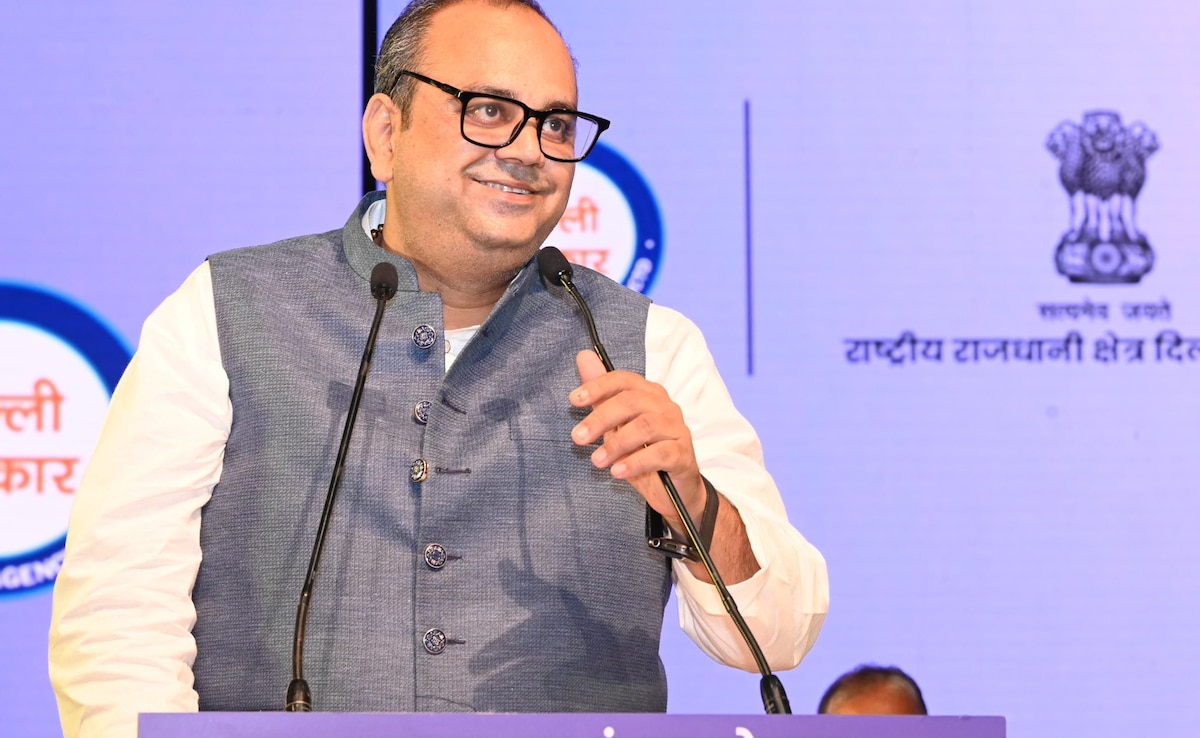 Ню Делхи Министърът на здравеопазването в Делхи Панкай Сингх в