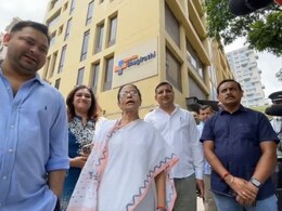 "Child Came With Good Wishes": Mamata Banerjee Visits Tejashwi Yadav "Child Came With Good Wishes": Mamata Banerjee Visits Tejashwi Yadav