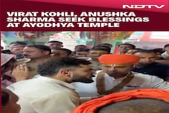 Virat, Anushka Offer Prayers At Hanuman Garhi Temple In Ayodhya Virat, Anushka Offer Prayers At Hanuman Garhi Temple In Ayodhya