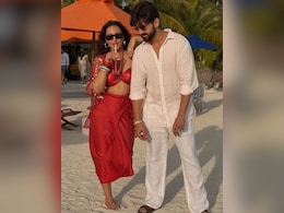 Sonakshi Sinha And Zaheer Iqbal's "A Minute In Maldives" Is Love, Actually Sonakshi Sinha And Zaheer Iqbal's "A Minute In Maldives" Is Love, Actually