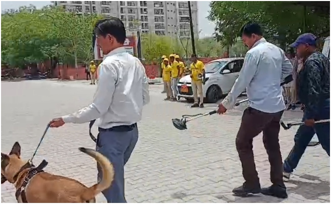 दिल्ली के 2 स्कूलों को फिर मिली बम से उड़ाने की धमकी, पुलिस मौके पर पहुंची