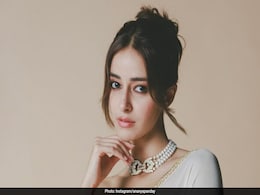 Ananya Panday's Ivory Saree Is Enough To Make All The Fashionable Noise Ananya Panday's Ivory Saree Is Enough To Make All The Fashionable Noise