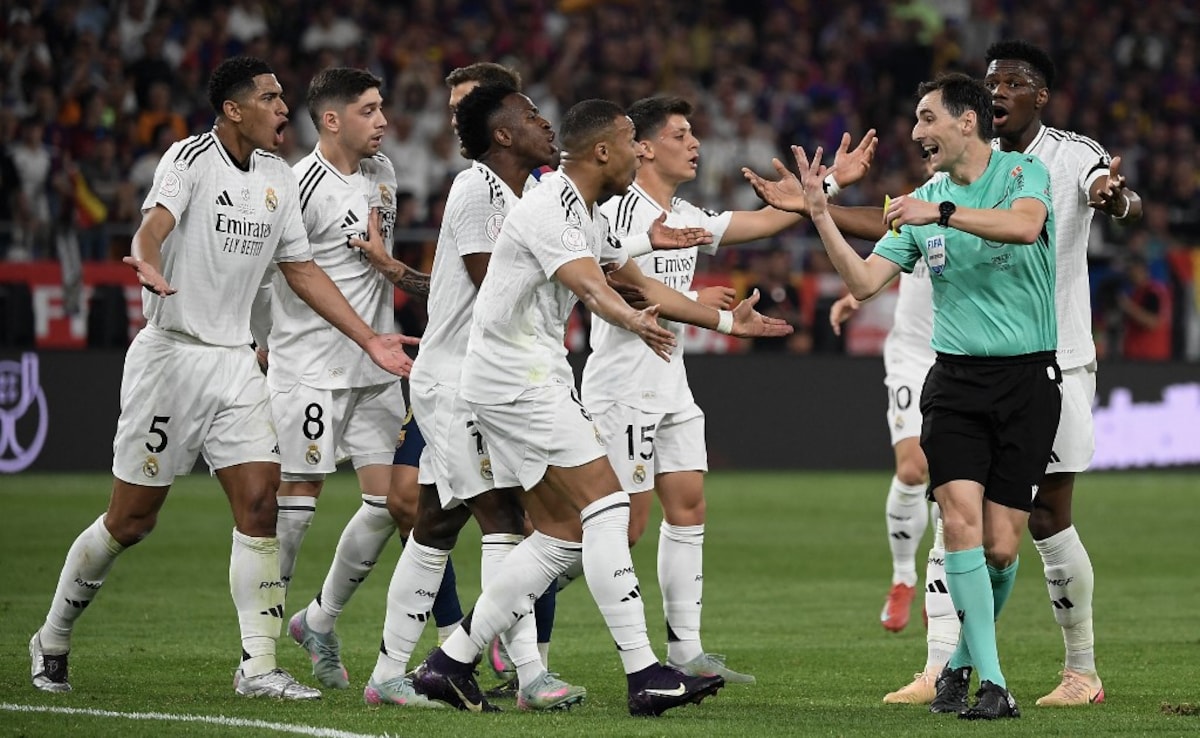 Football Transfer News Live July 18: Manchester United Bid 70 Million Pounds For Premier League Star