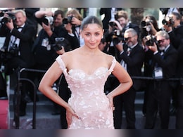Alia Bhatt Picks A Breathtaking Schiaparelli Outfit For Cannes Debut In A Risk That Pays Off Alia Bhatt Picks A Breathtaking Schiaparelli Outfit For Cannes Debut In A Risk That Pays Off