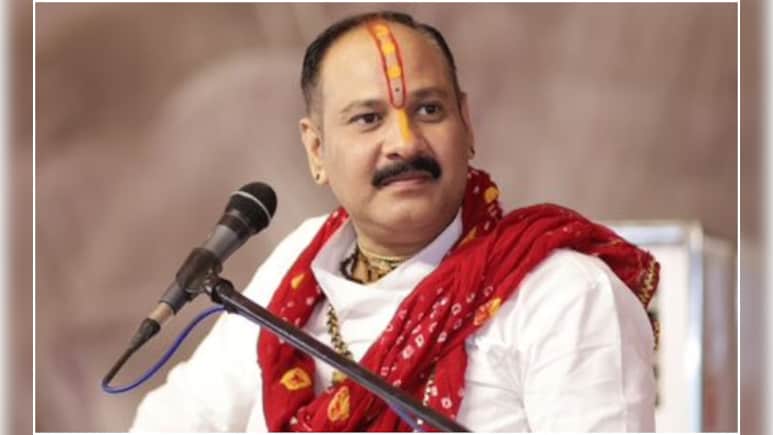 कथावाचक पंडित प्रदीप मिश्रा के खिलाफ कोर्ट में याचिका हुई दायर, बढ़ सकती हैं मुश्किलें