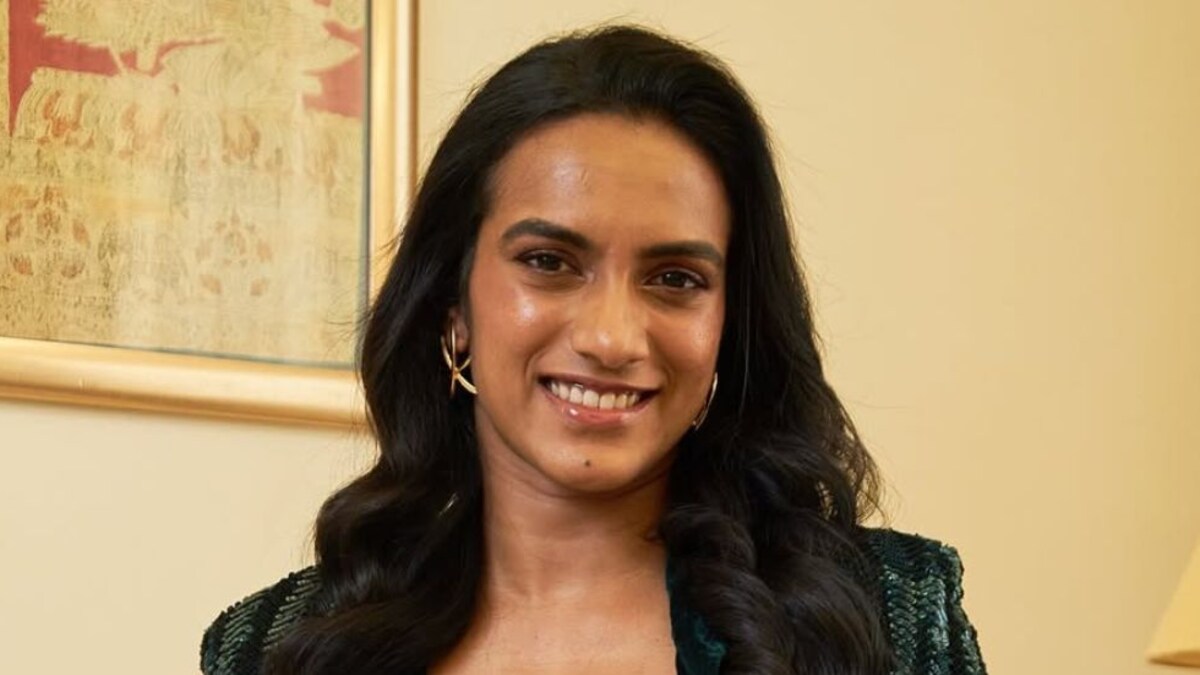 PV Sindhu Visits Singapore's Sin Hoi Sai Restaurant