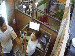 Rajasthan: पुलिस या गुंडा? कांस्टेबल ने कॉफी के पैसे को लेकर दुकानदार को मारा थप्पड़, DCP ने किया सस्पेंड Rajasthan: पुलिस या गुंडा? कांस्टेबल ने कॉफी के पैसे को लेकर दुकानदार को मारा थप्पड़, DCP ने किया सस्पेंड