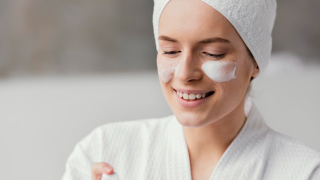 Hyaluronic acid helps retain moisture