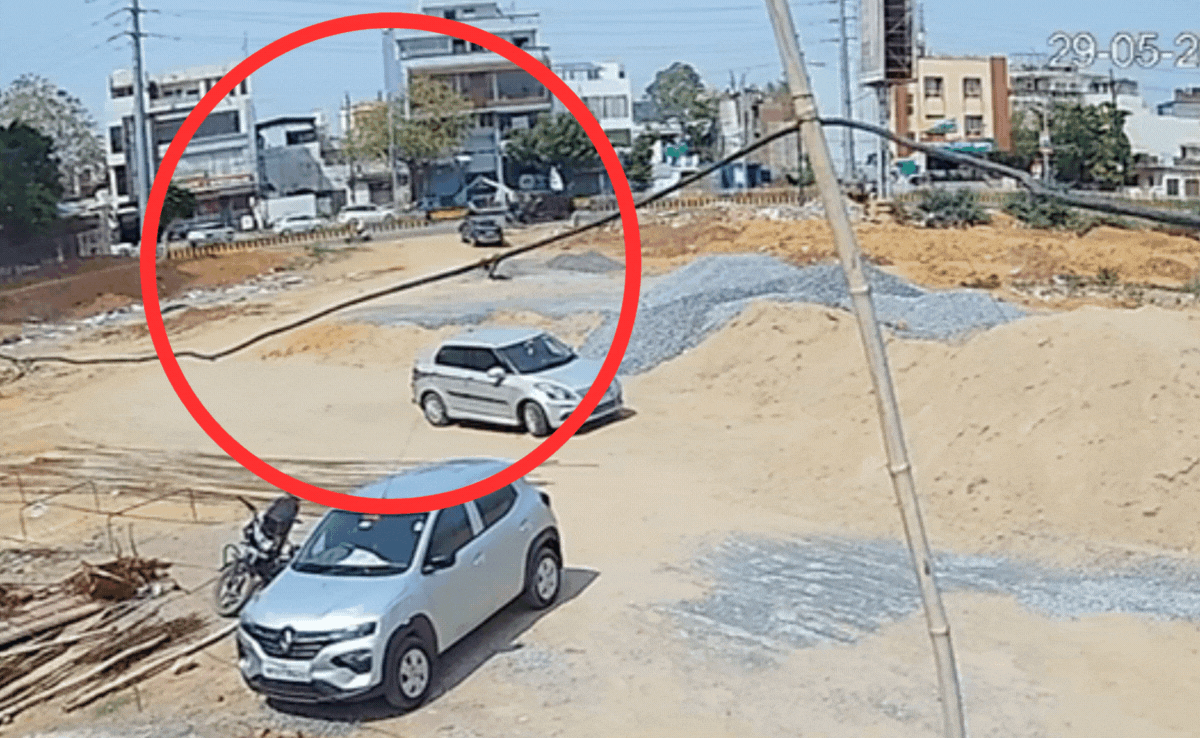 Gwalior Hit and Run: तेज रफ्तार कार ने बाइक सवार को रौंदा, CCTV में कैद हुआ दिल दहला देने वाला मंजर