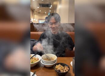 Japanese Restaurant Gives A Hot Stone If Your Soup Gets Cold - Watch How It Works Japanese Restaurant Gives A Hot Stone If Your Soup Gets Cold - Watch How It Works