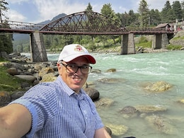 "Pahalgam Bustling With Activity": Omar Abdullah On Tourism Revival "Pahalgam Bustling With Activity": Omar Abdullah On Tourism Revival
