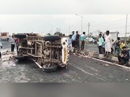 सड़क पर पलटा बीयर से लदा ट्रक, लूटने के लिए मची होड़, चुटकियों में सब गायब सड़क पर पलटा बीयर से लदा ट्रक, लूटने के लिए मची होड़, चुटकियों में सब गायब