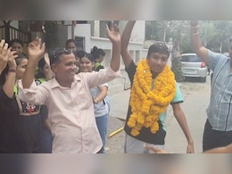 Kota: फल बेचने वाले के बेटे को 12वीं में आया 100 में से 100 अंक, ओम बिरला ने दी बधाई