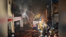 UP Fire : चप्पल बनवणाऱ्या फॅक्टरीला भीषण आग, एकाच कुटुंबातील चौघांचा होरपळून मृत्यू