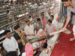 Rajasthan: खाटू श्याम जी के दरबार में मुख्य सचिव सुधांश पंत ने टेका मत्था, भक्तों की सुविधाओं का लिया जायजा Rajasthan: खाटू श्याम जी के दरबार में मुख्य सचिव सुधांश पंत ने टेका मत्था, भक्तों की सुविधाओं का लिया जायजा