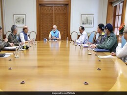 PM Modi Meets Top Defence Officials Amid Heightened Tensions With Pakistan PM Modi Meets Top Defence Officials Amid Heightened Tensions With Pakistan