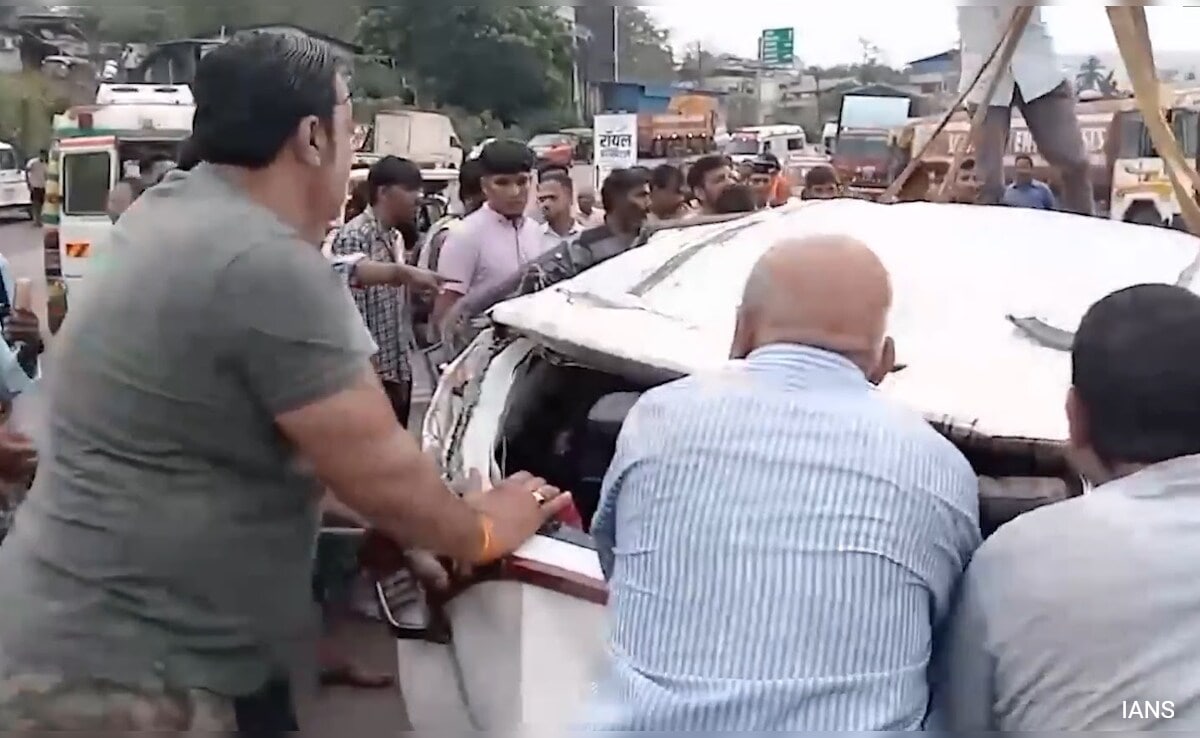 Ратнагири Най малко петима души бяха убити когато кола в която