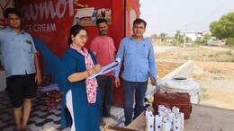 Rajasthan: खाद्य सुरक्षा विभाग ने आइसक्रीम पार्लरों और बेकरी दुकानों पर मारा छापा, कार्रवाई से मचा हड़कंप