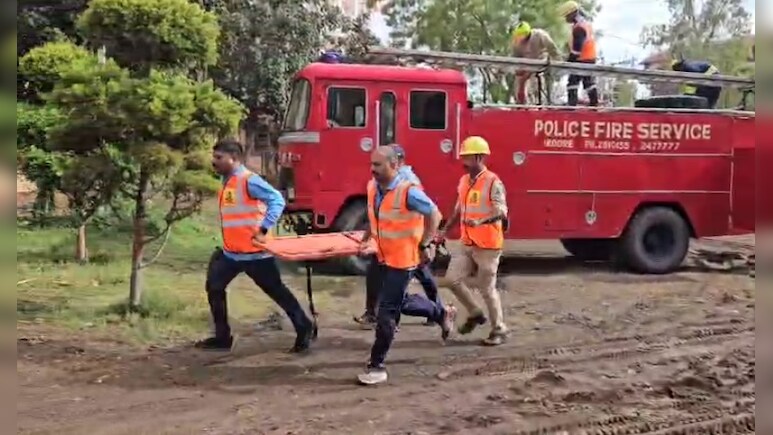 Mock Drill in Gwalior-Indore: ग्वालियर एयरफोर्स बेस सेंटर के पास हुई मॉक ड्रिल, इंदौर में बमबारी के बीच सिविल डिफेंस का रेस्क्यू अभ्यास