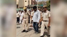 JCB से उल्टा लटका कर युवक को पीटने वालों की भरे बाजार निकाली परेड, आक्रोशित काठात समाज ने कर लिया फैसला