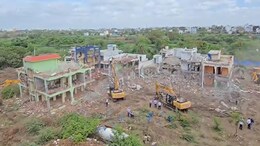 Pimpri Chinchwad: इंद्रायणी नदीच्या पूर रेषेमधील 29 बंगल्यावर कारवाई, महापालिकेकडून बांधकामे जमिनदोस्त