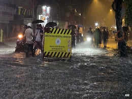 Rain Red Alert In Mumbai As Monsoon Arrives Early, Air, Rail, Road Traffic Hit Rain Red Alert In Mumbai As Monsoon Arrives Early, Air, Rail, Road Traffic Hit