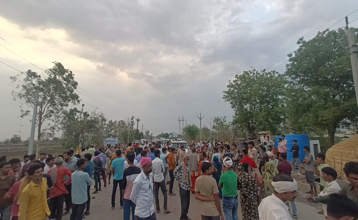 NH को किया ब्लॉक; अशोकनगर में शव को रखकर पुलिस पर लगाए गंभीर आरोप, जानिए क्या है मामला?