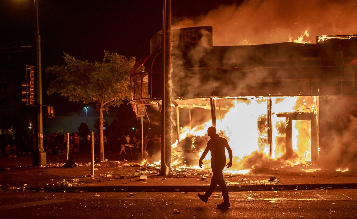 Violence erupted in Miniapolis on May 28, 2020 during protests on Floid's death