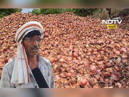 Onion farmers: पावसाने कांदा उत्पादकांचे स्वप्न भंगले, शेतकऱ्याचे आर्थिक गणित कोलमडले Onion farmers: पावसाने कांदा उत्पादकांचे स्वप्न भंगले, शेतकऱ्याचे आर्थिक गणित कोलमडले